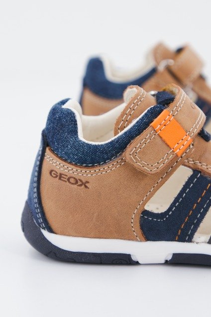 GEOX B SANDAL TAPUZ BOY A en color MARRON (4)