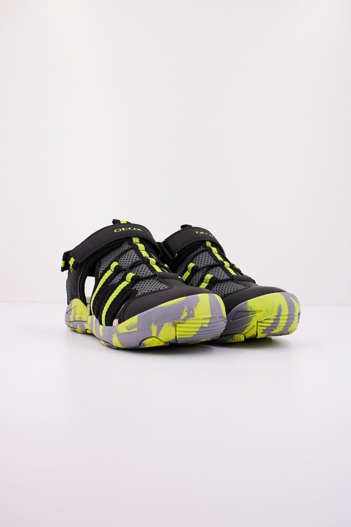 GEOX JR SANDAL KYLE en color NEGRO (2)