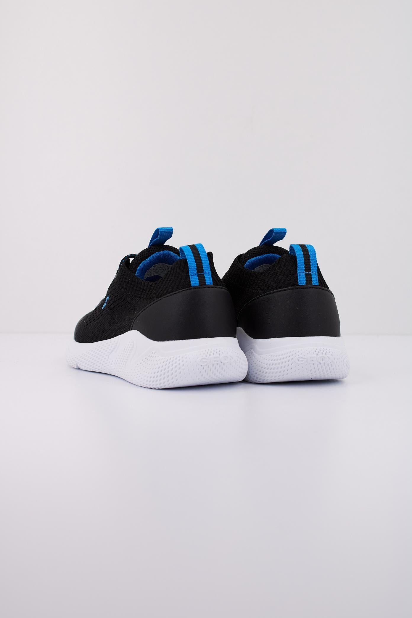 GEOX J SPRINTYE BOY en color NEGRO (4)