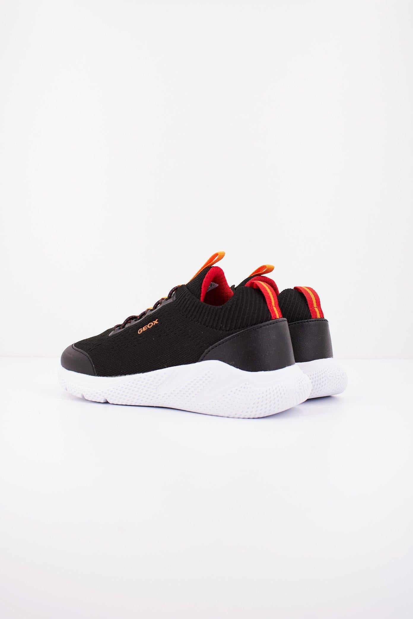 GEOX J SPRINTYE BOY en color NEGRO (3)