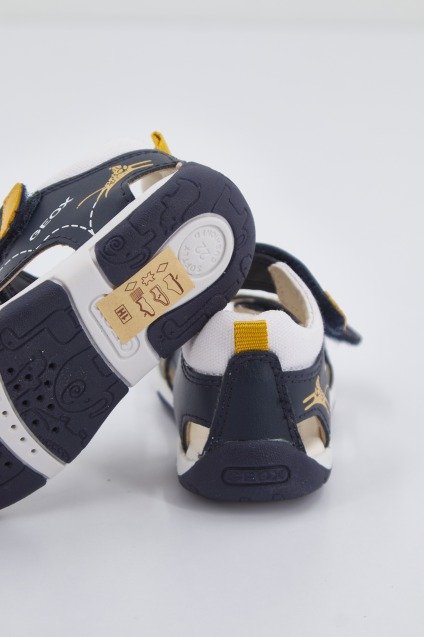 GEOX B SANDAL TAPUZ BOY en color AZUL (3)