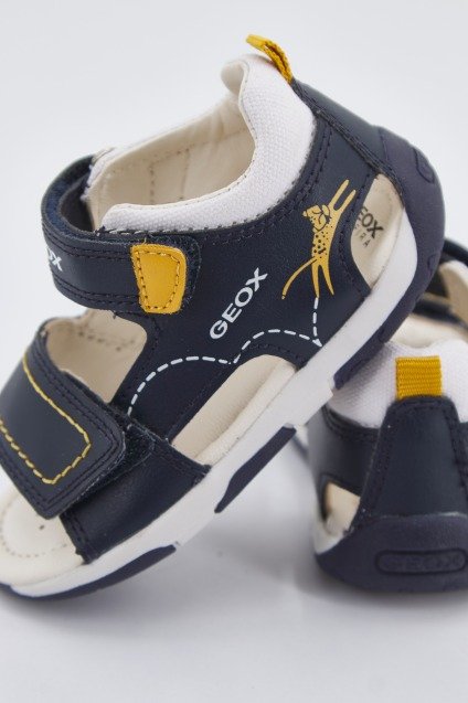 GEOX B SANDAL TAPUZ BOY en color AZUL (4)