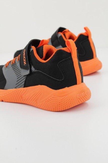 GEOX J SPRINTYE BOY en color NEGRO (3)