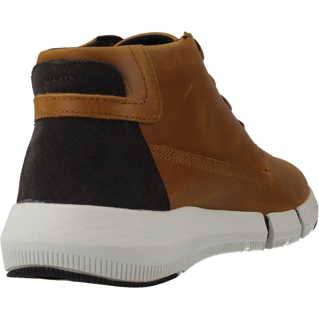 GEOX UFA CL U en color MARRON CLARO (3)
