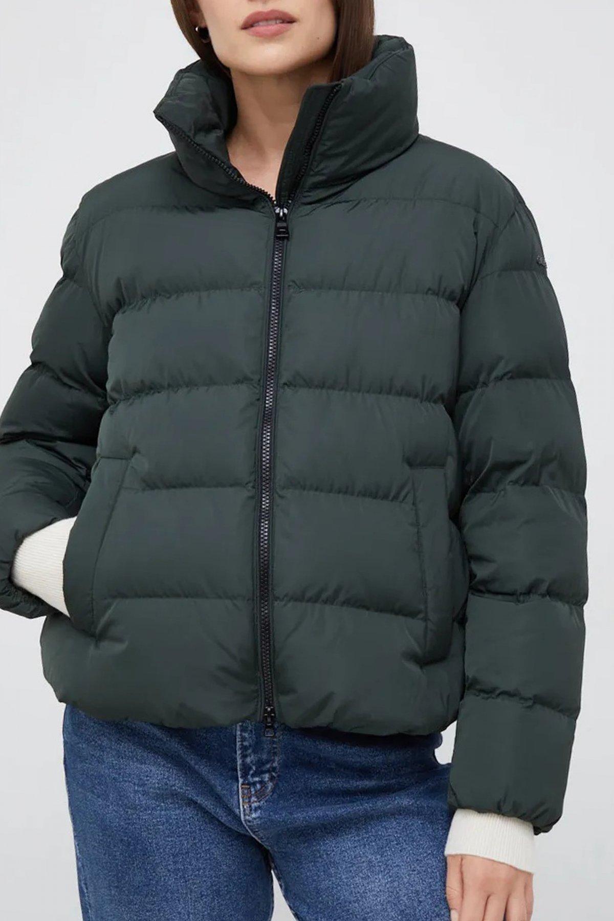 GEOX W ANYLLA SHORT PARKA en color VERDE (1)