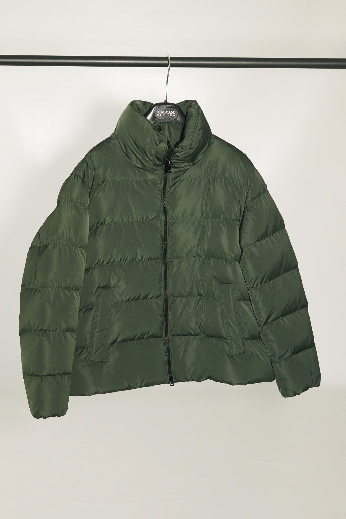 GEOX W ANYLLA SHORT PARKA en color VERDE (2)