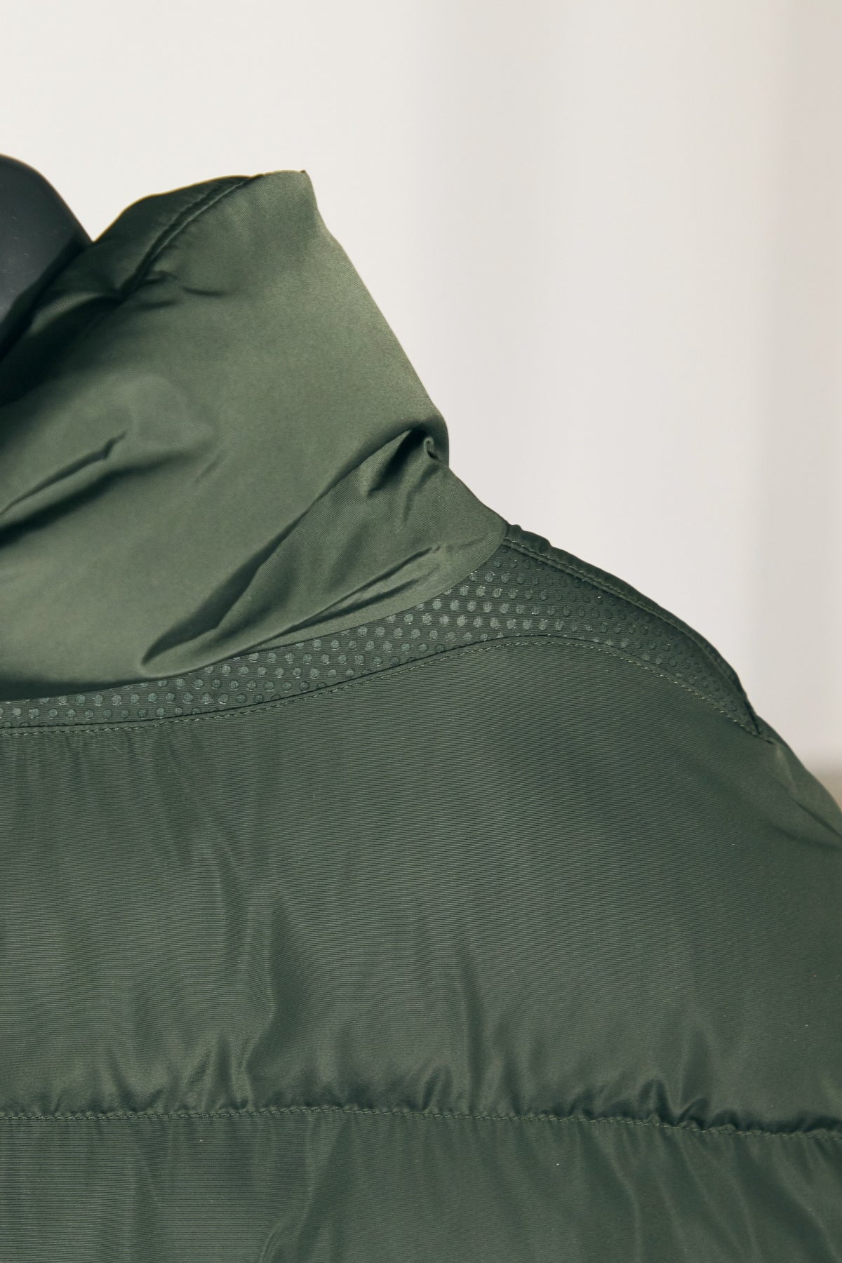 GEOX W ANYLLA SHORT PARKA en color VERDE (5)