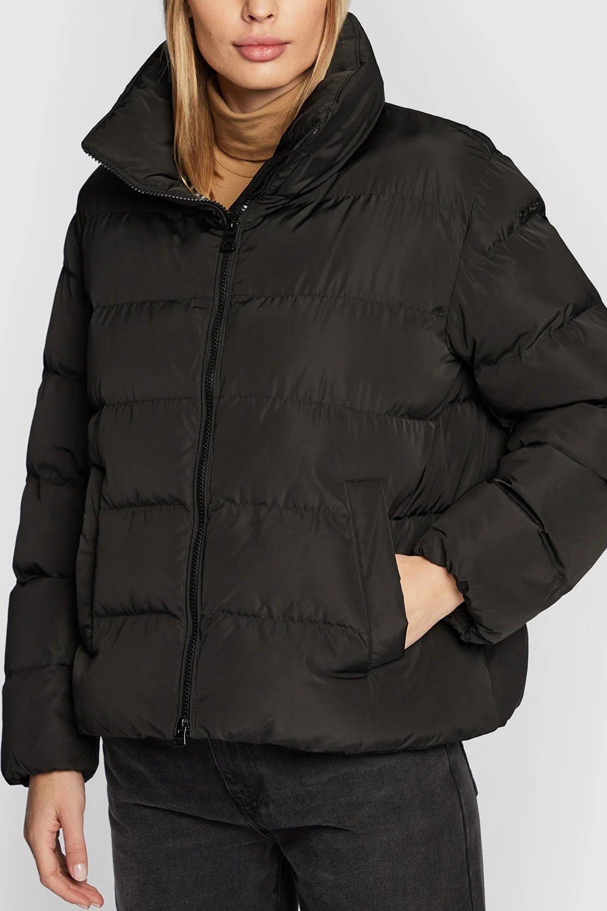 GEOX W ANYLLA SHORT PARKA en color NEGRO (1)