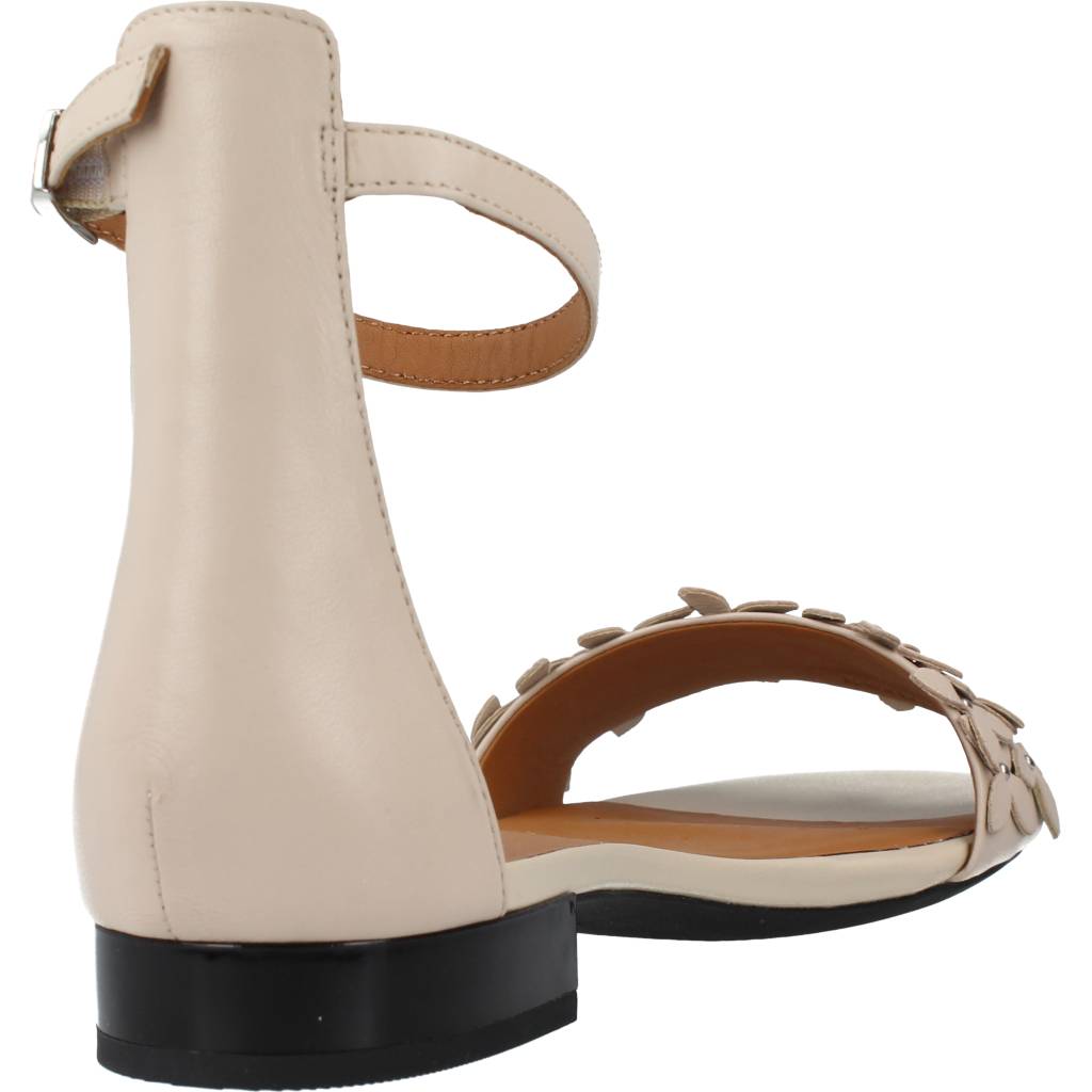 GEOX WISTREY SANDALO en color BEIS (3)