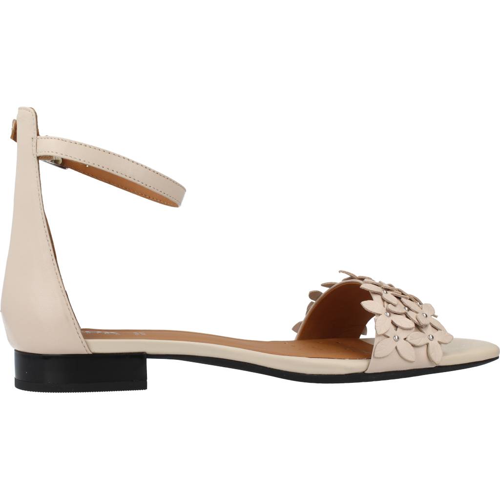GEOX WISTREY SANDALO en color BEIS (4)
