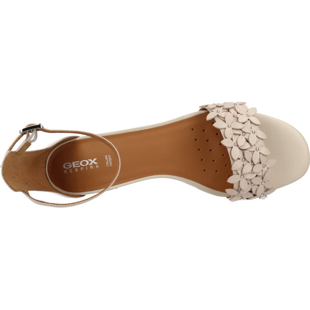 GEOX WISTREY SANDALO en color BEIS (7)