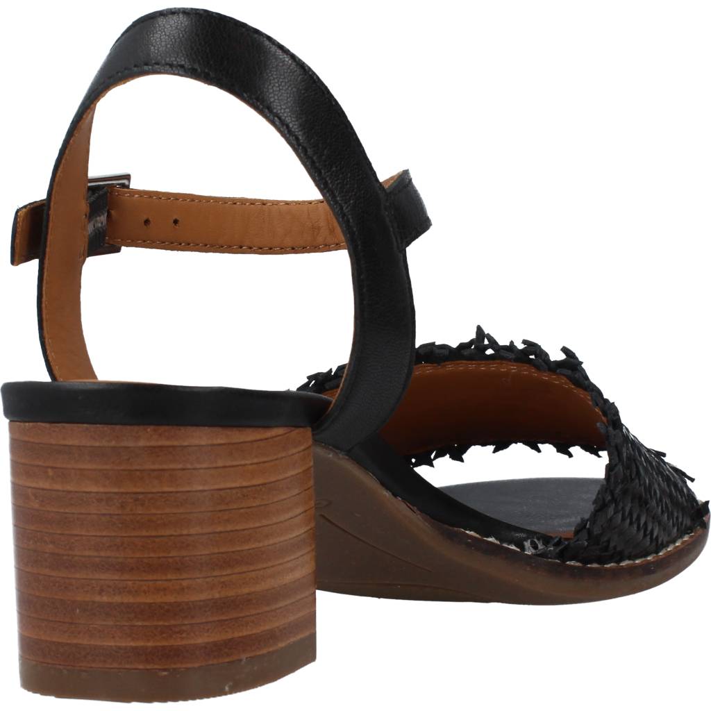 GEOX D SOZY MID en color NEGRO (3)