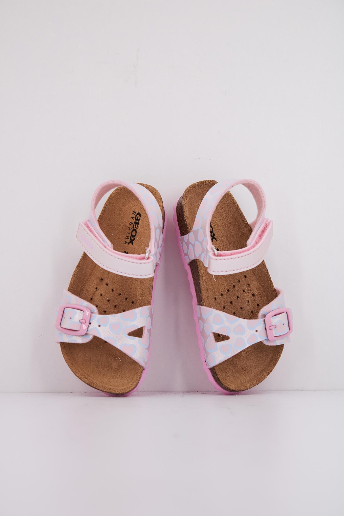 GEOX B SANDAL CHALKI GIRL en color ROSA (3)