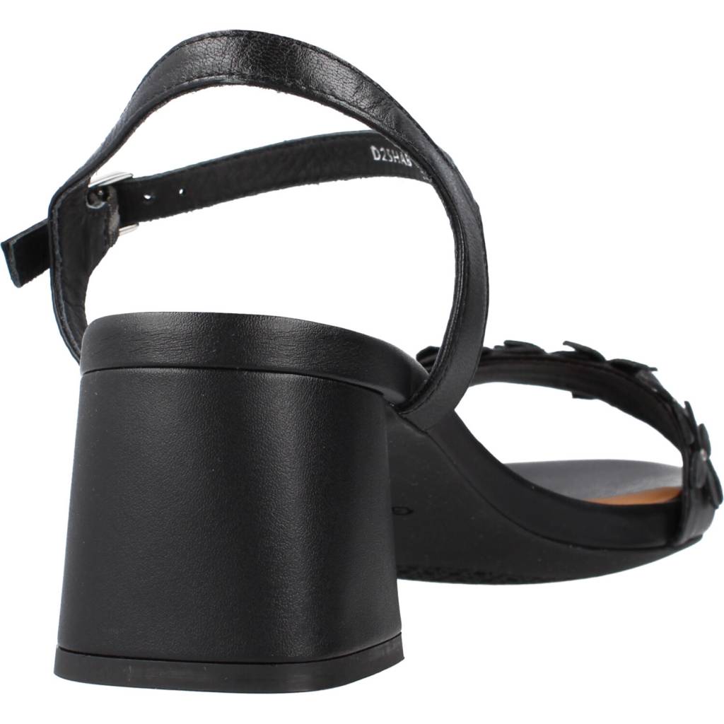 GEOX D GENZIANA MID A en color NEGRO (3)