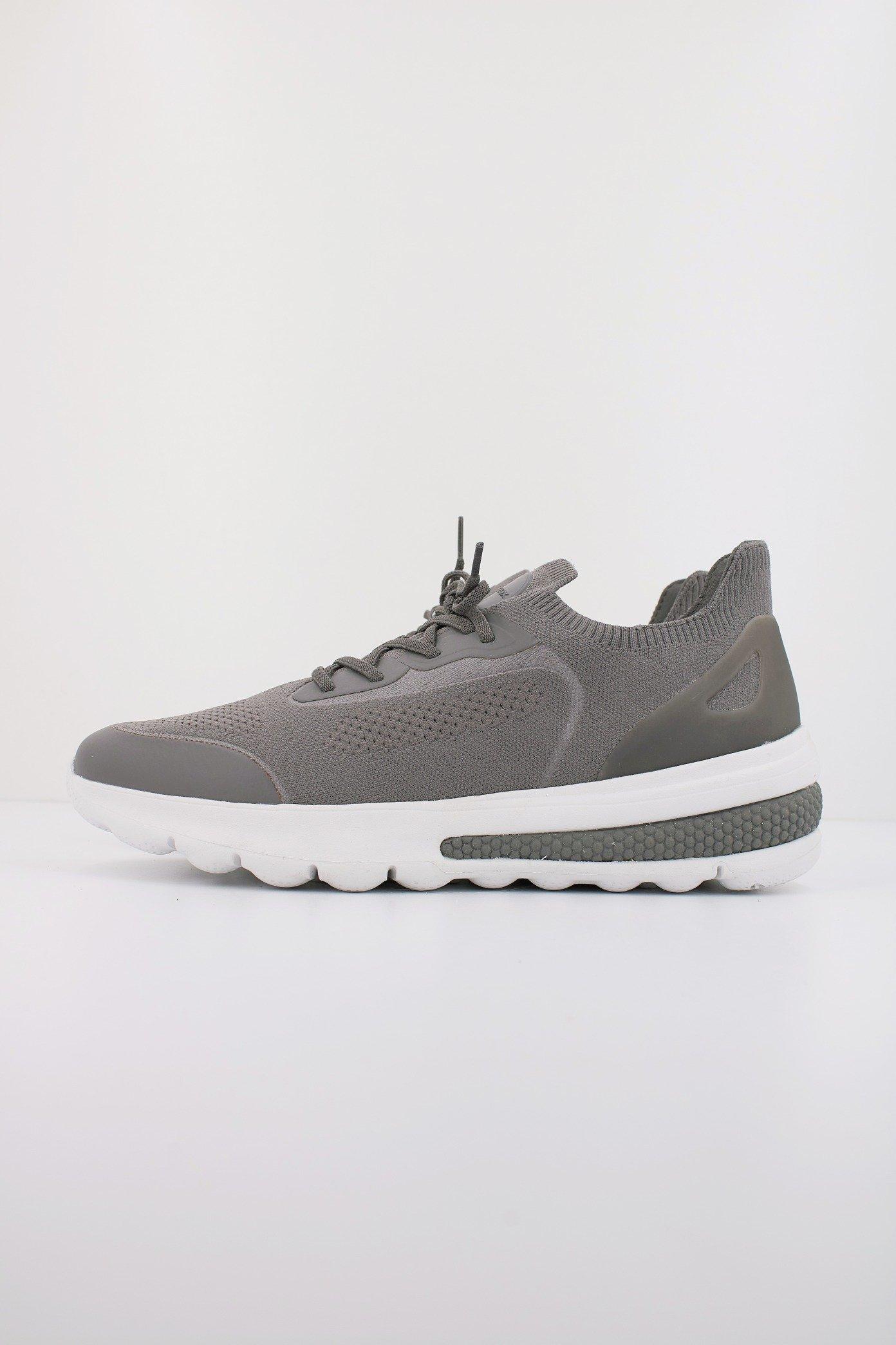 GEOX UBAA en color GRIS (1)