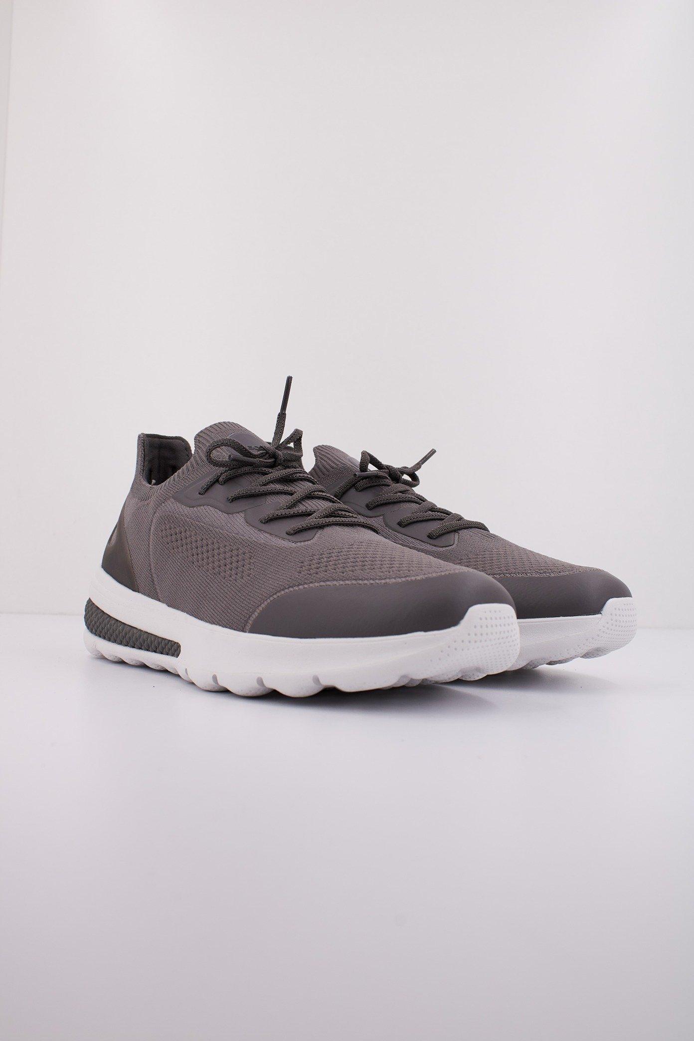 GEOX UBAA en color GRIS (2)