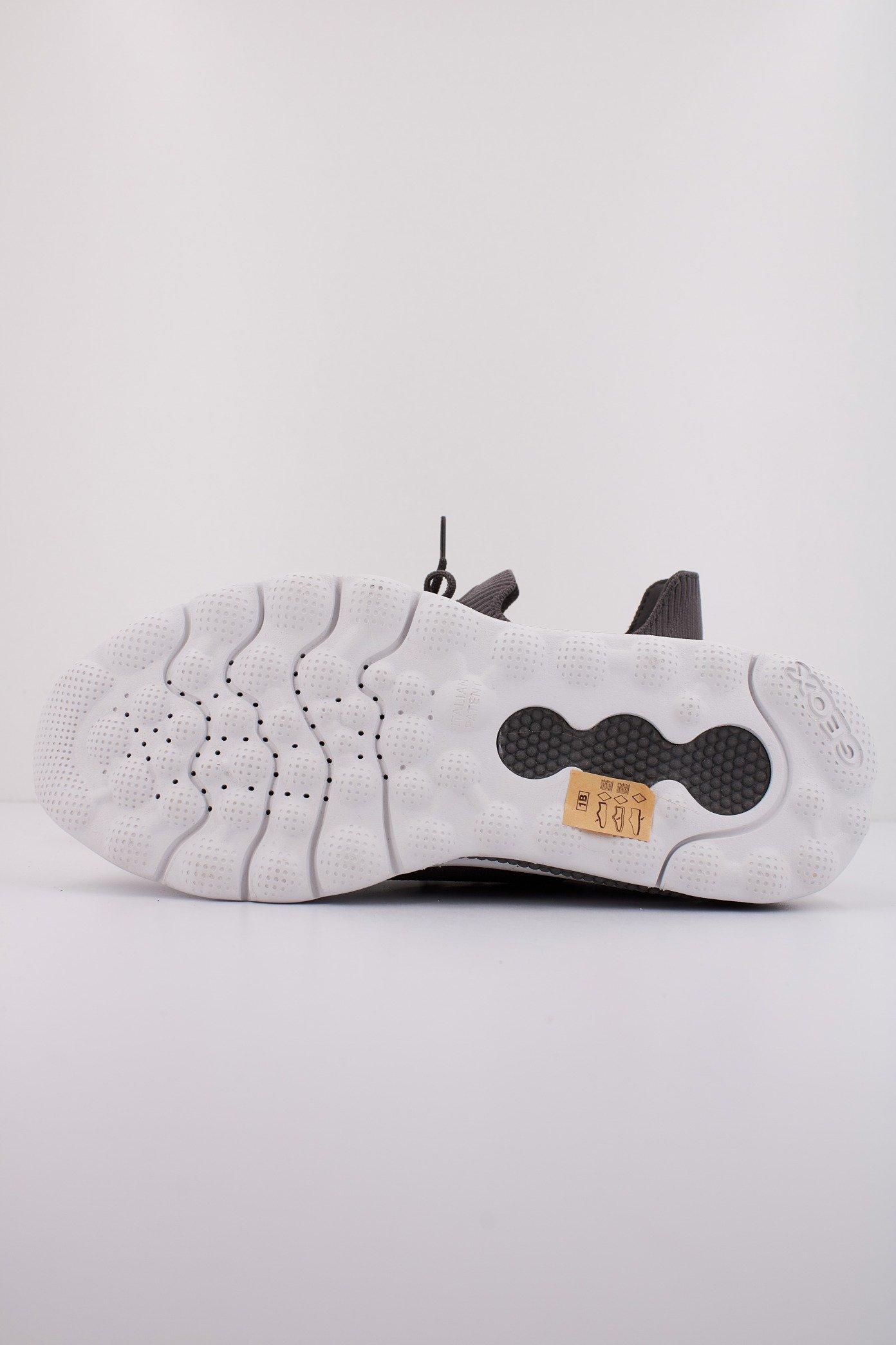 GEOX UBAA en color GRIS (4)