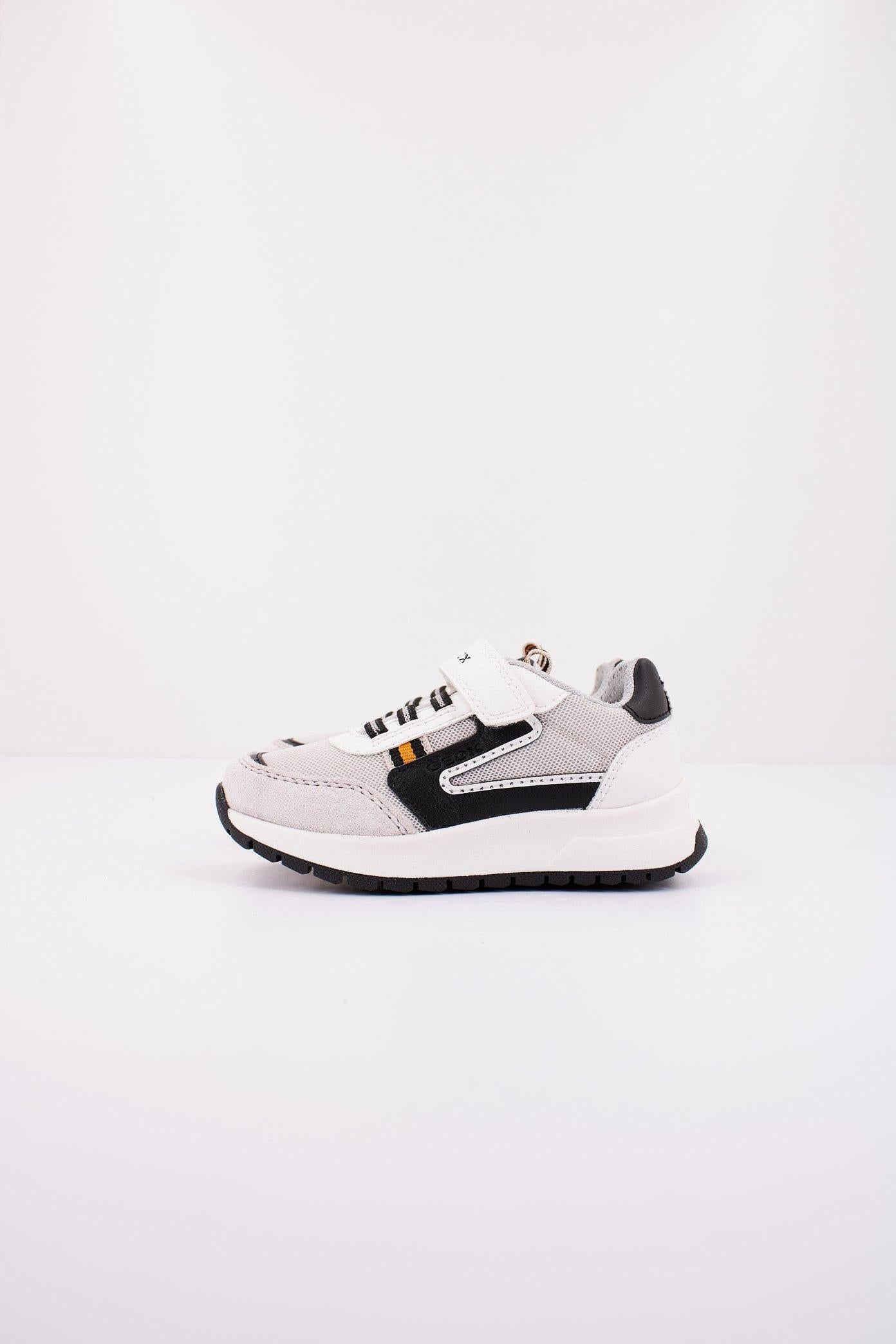 GEOX J BRIEZEE BOY B en color BLANCO (1)