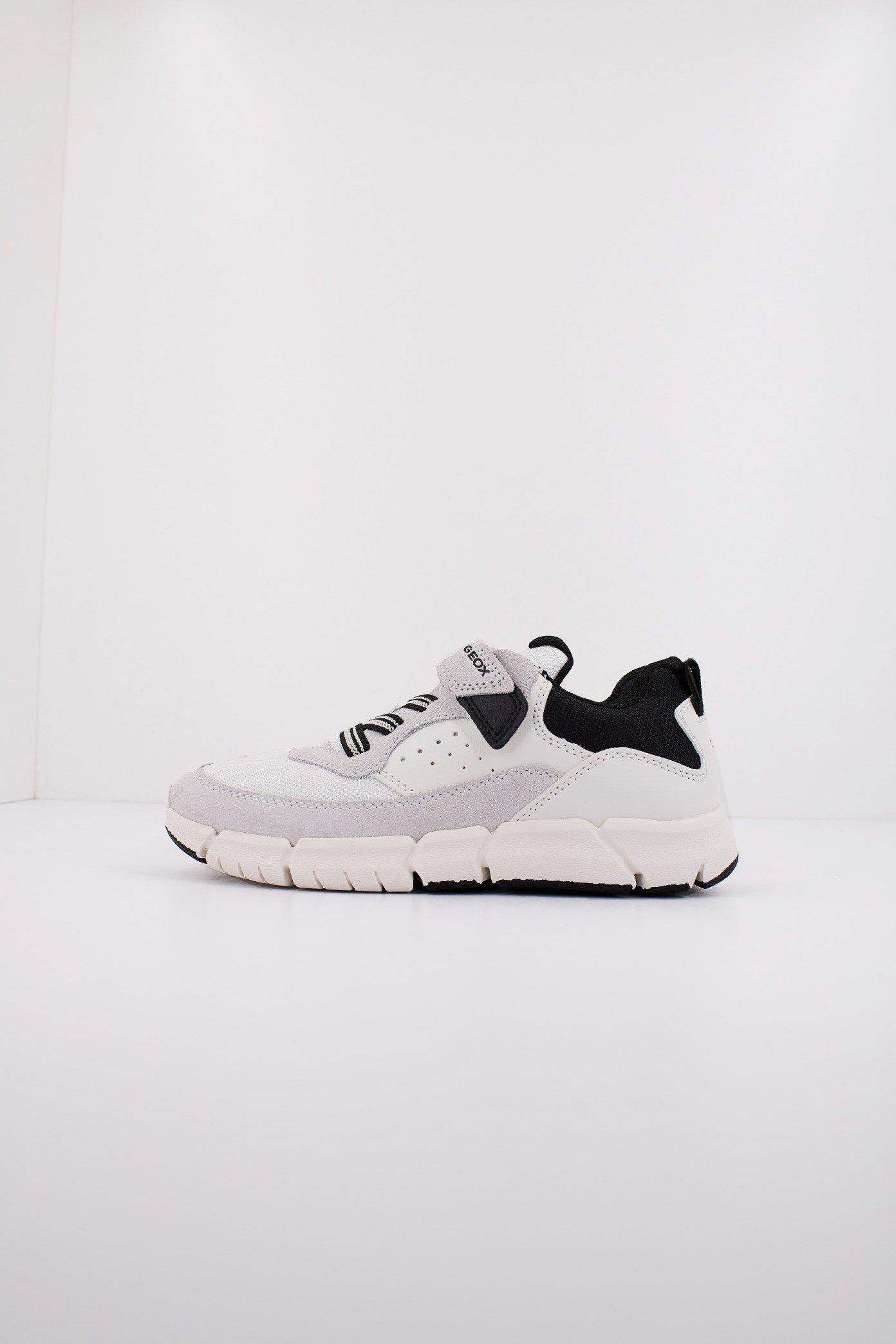 GEOX J FLEXYPER BOY en color BLANCO (1)