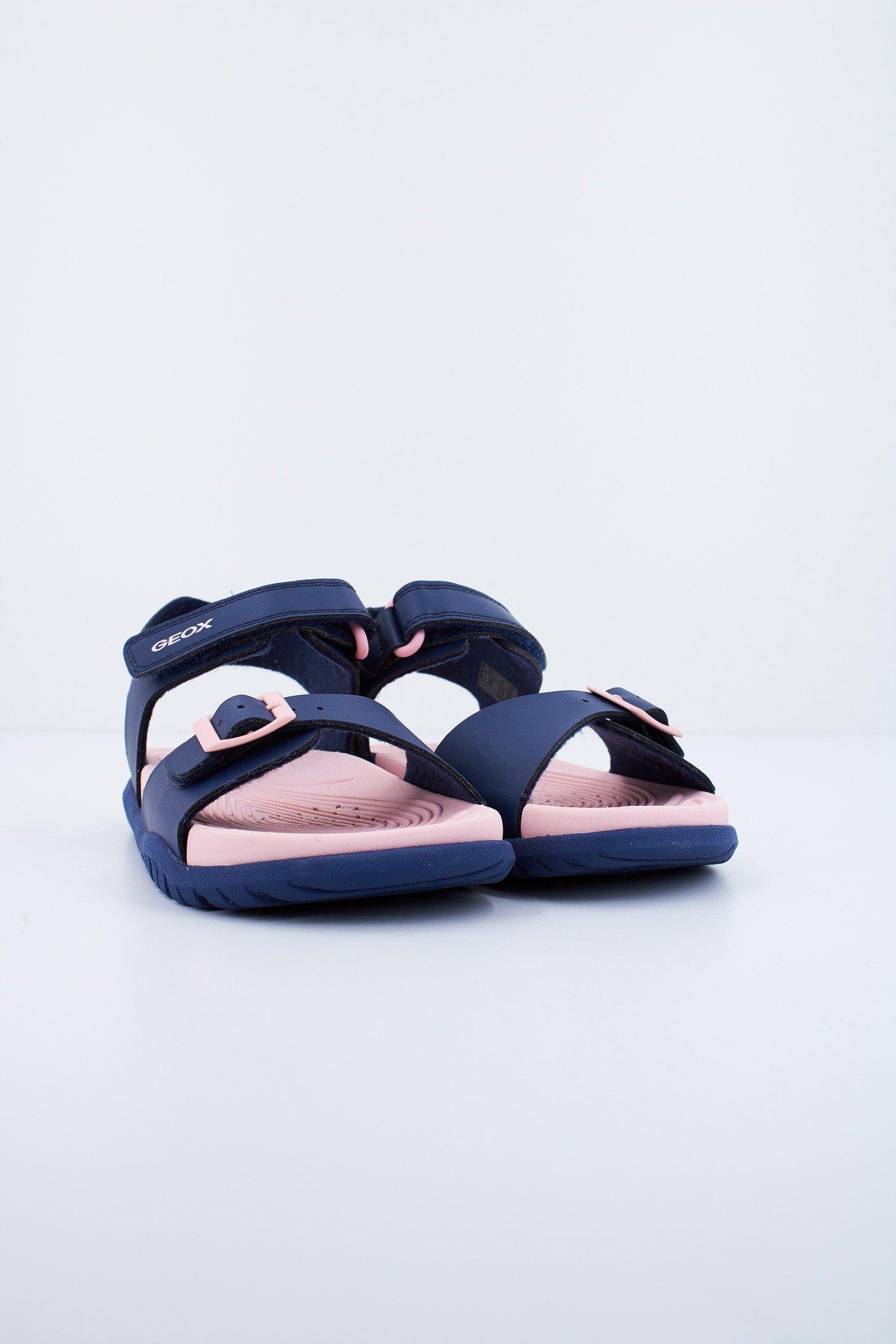 GEOX J SANDAL FUSBETTO GI en color AZUL (2)