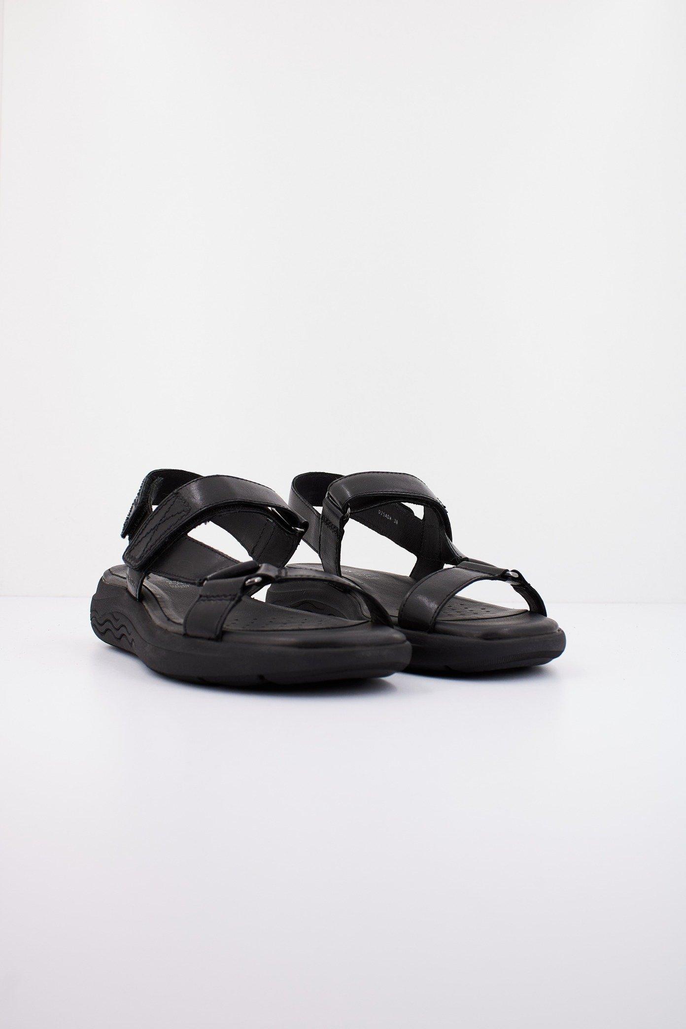GEOX D SPHERICA ECW en color NEGRO (2)