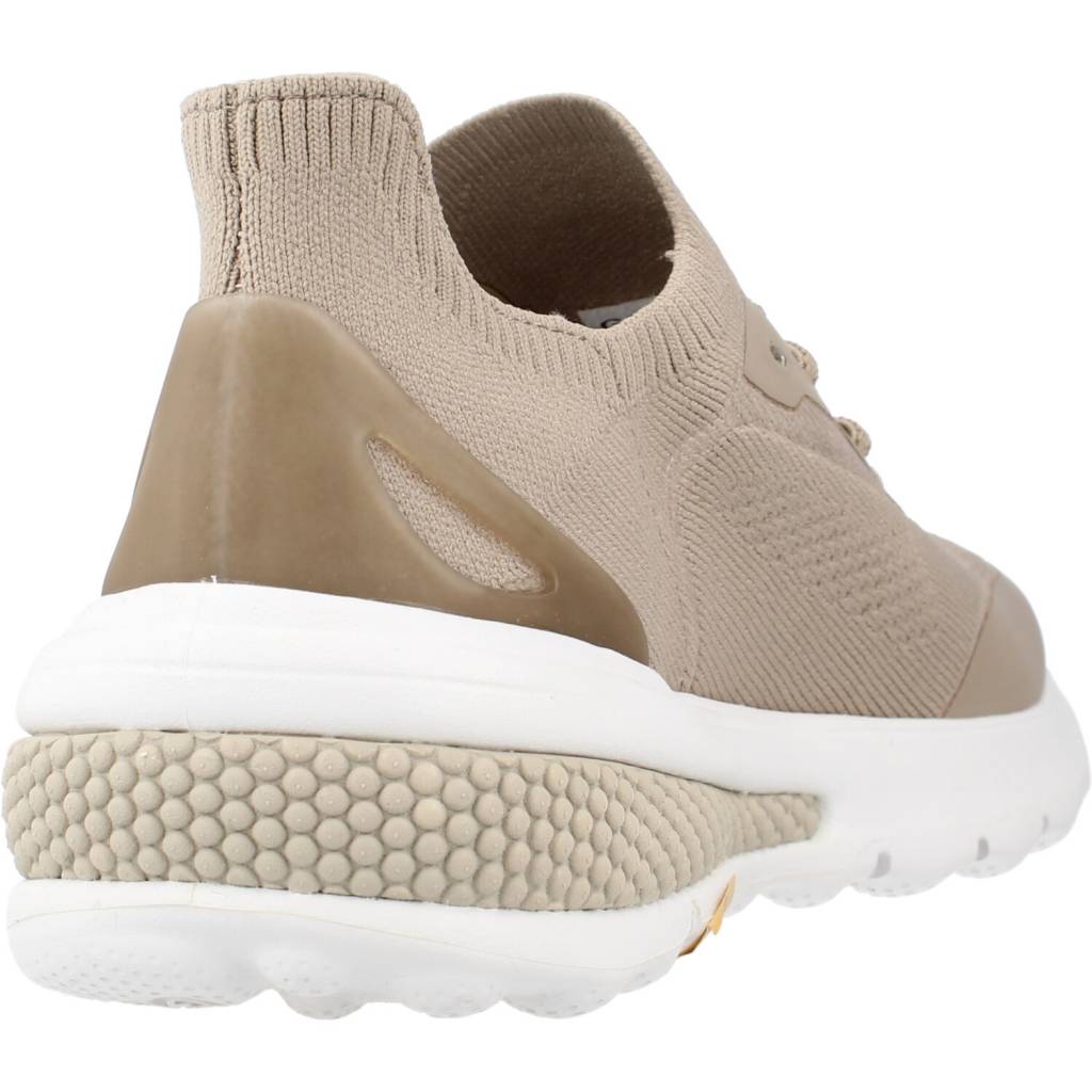 GEOX D SPHERICA ACTIF A en color MARRON CLARO (3)