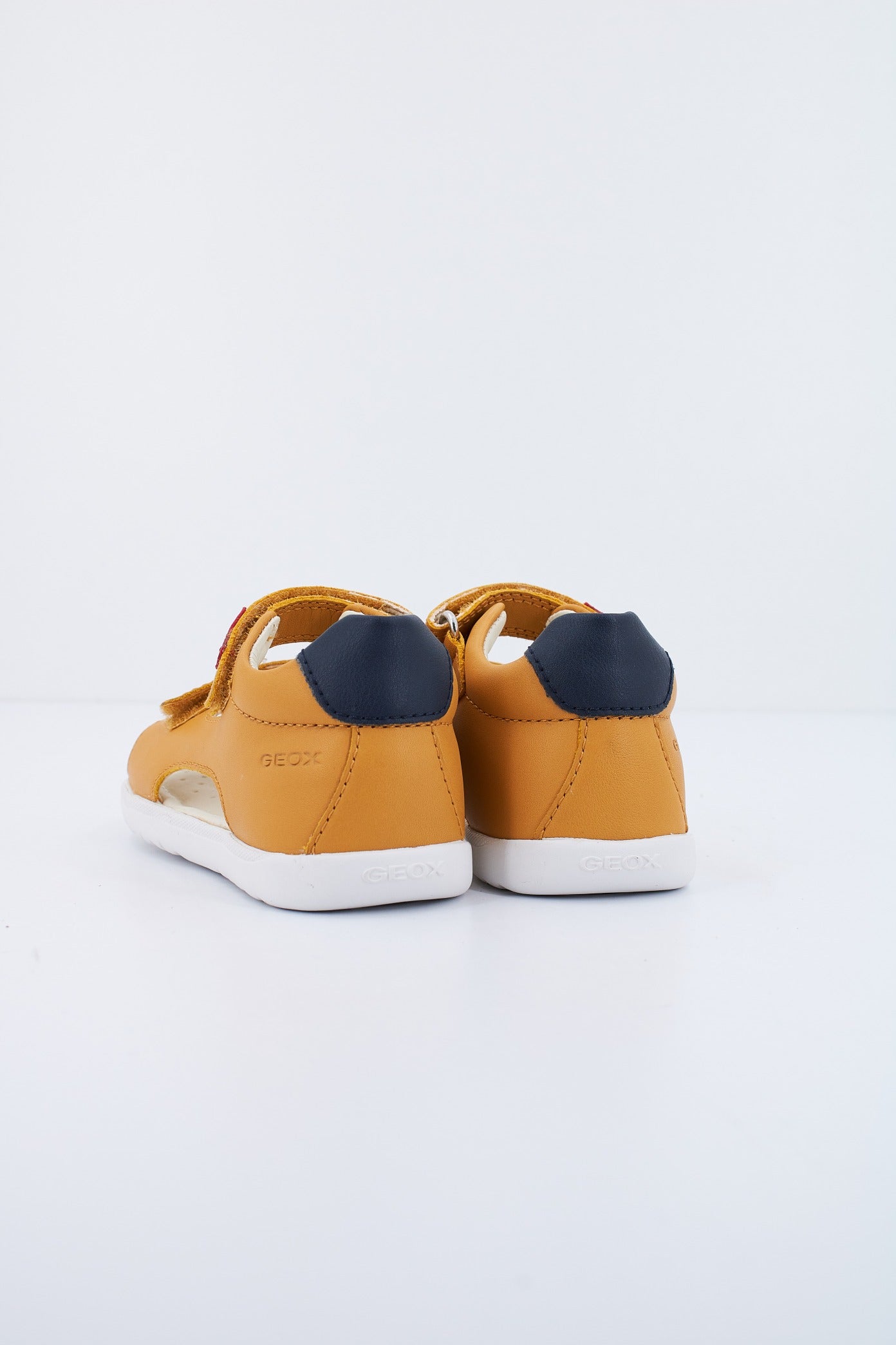 GEOX B SANDAL MACCHIA BOY en color AMARILLO (3)
