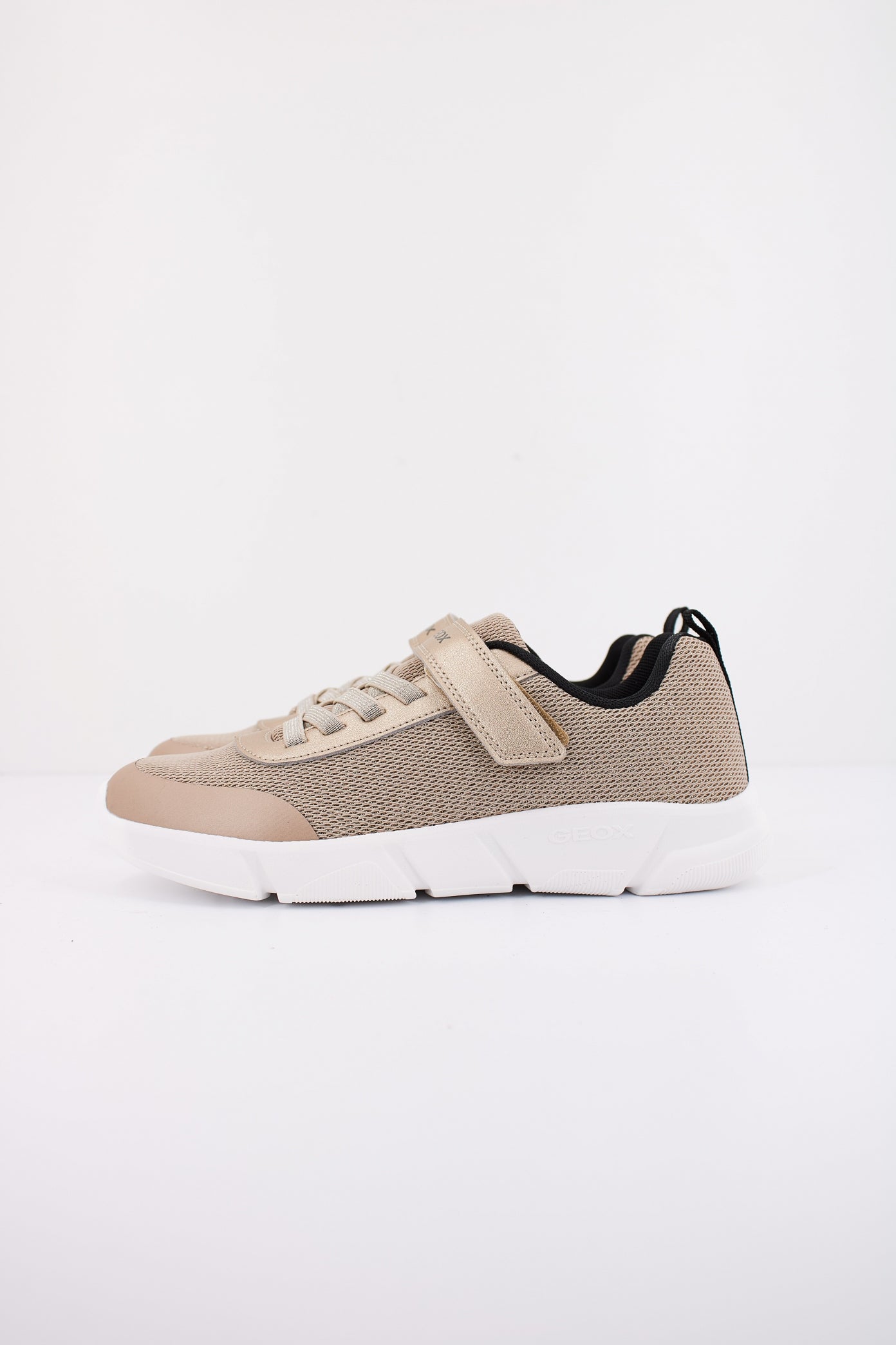 GEOX J ARIL GIRL en color ORO (1)