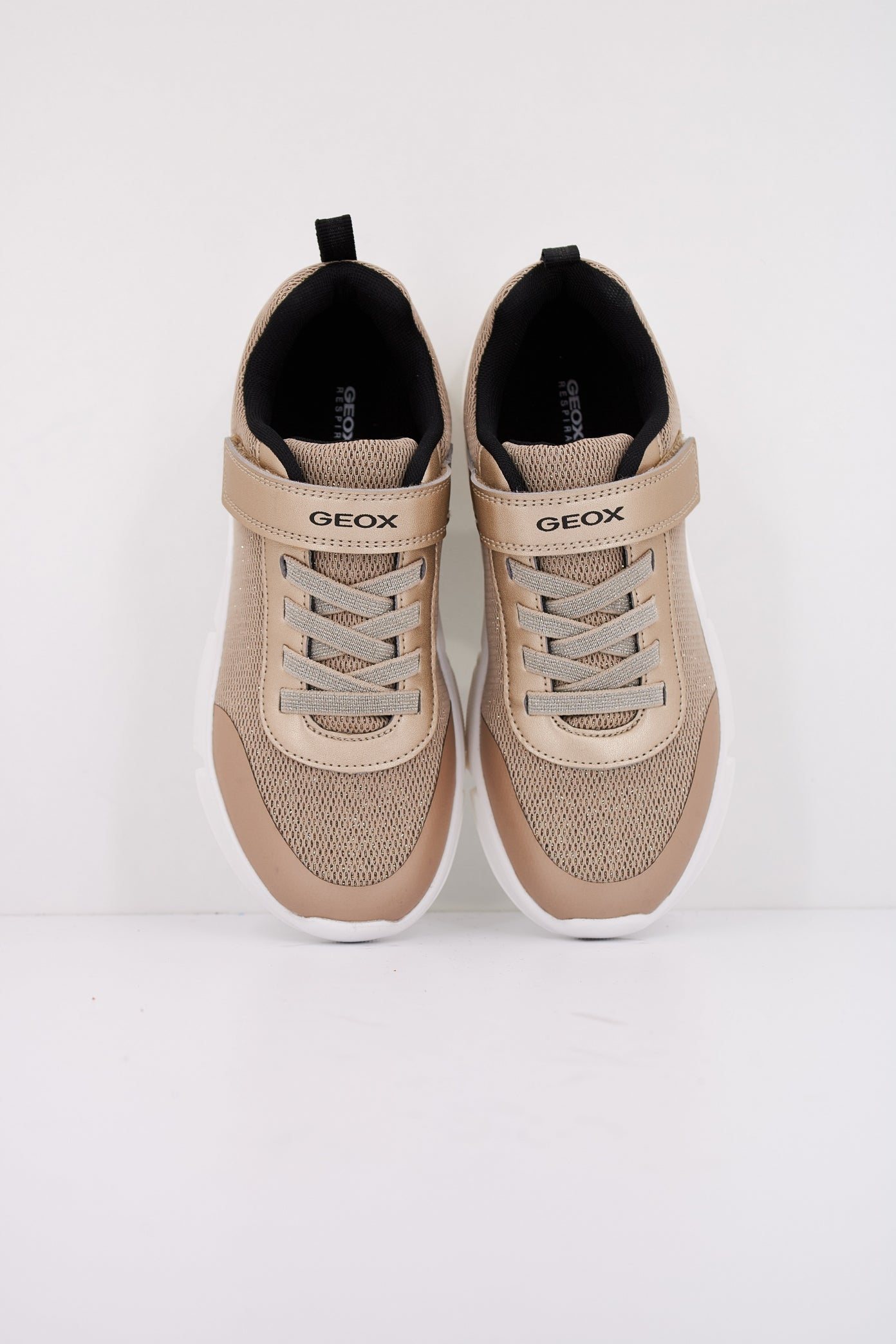 GEOX J ARIL GIRL en color ORO (3)