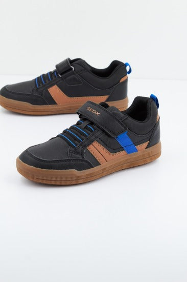 GEOX J ARZACH B . en color NEGRO (1)