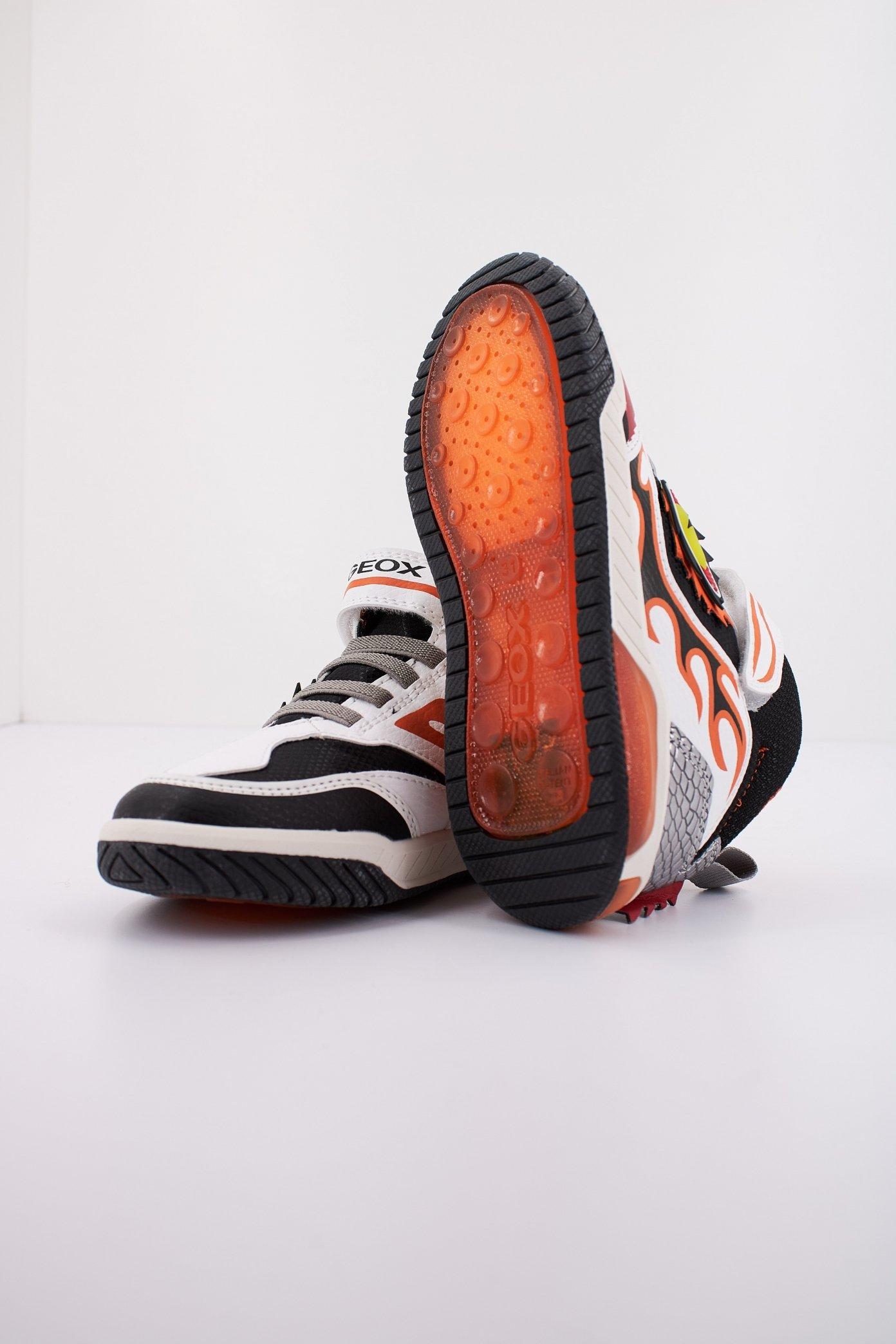GEOX J INEK BOY en color BEIS (5)