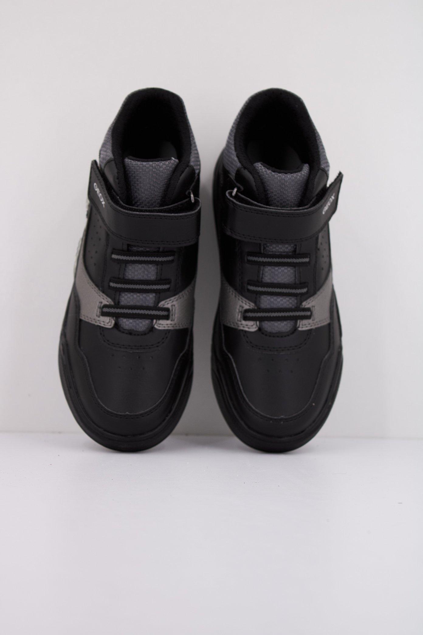 GEOX J ILLUMINUS BOY en color NEGRO (3)