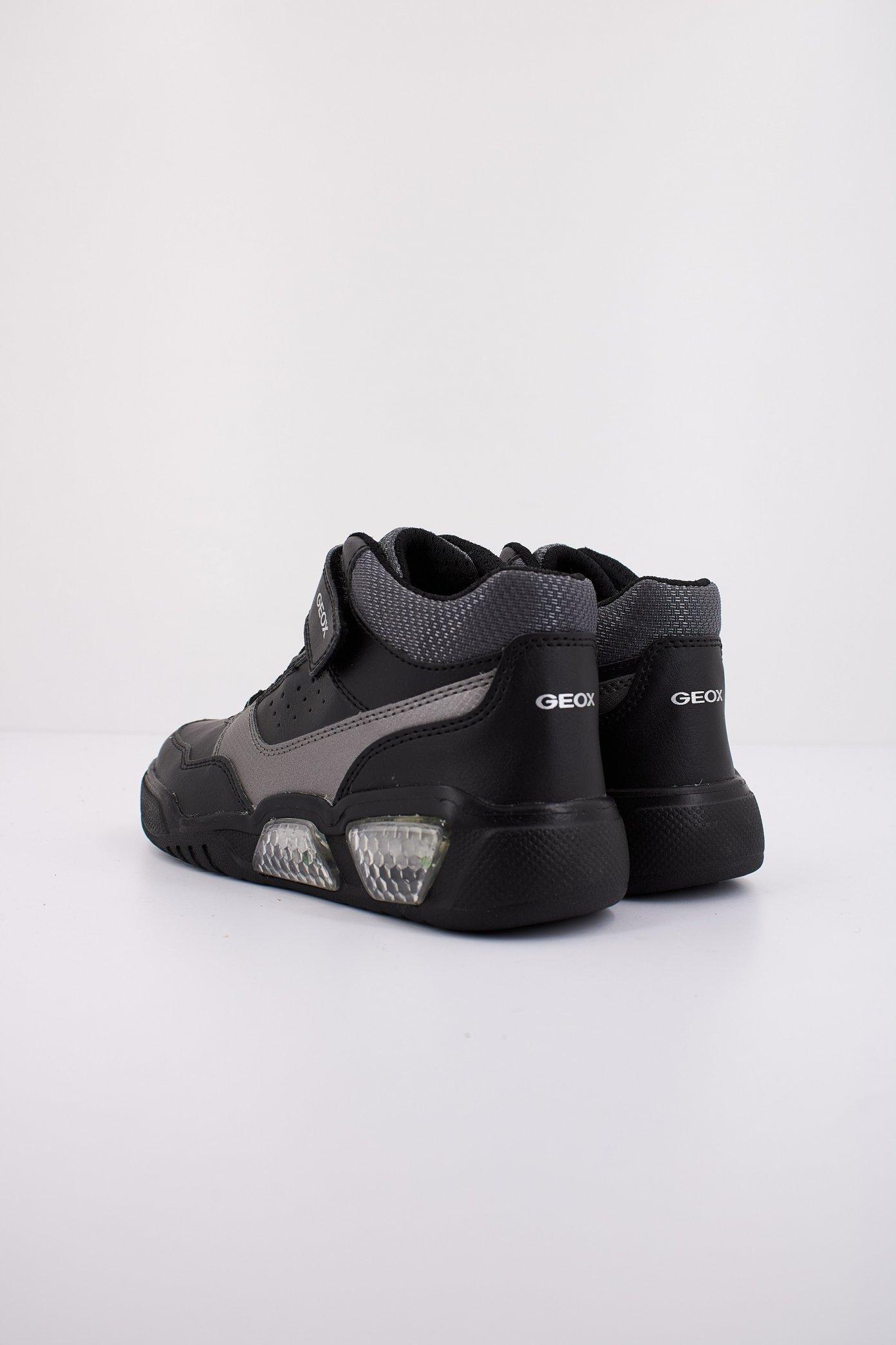 GEOX J ILLUMINUS BOY en color NEGRO (4)