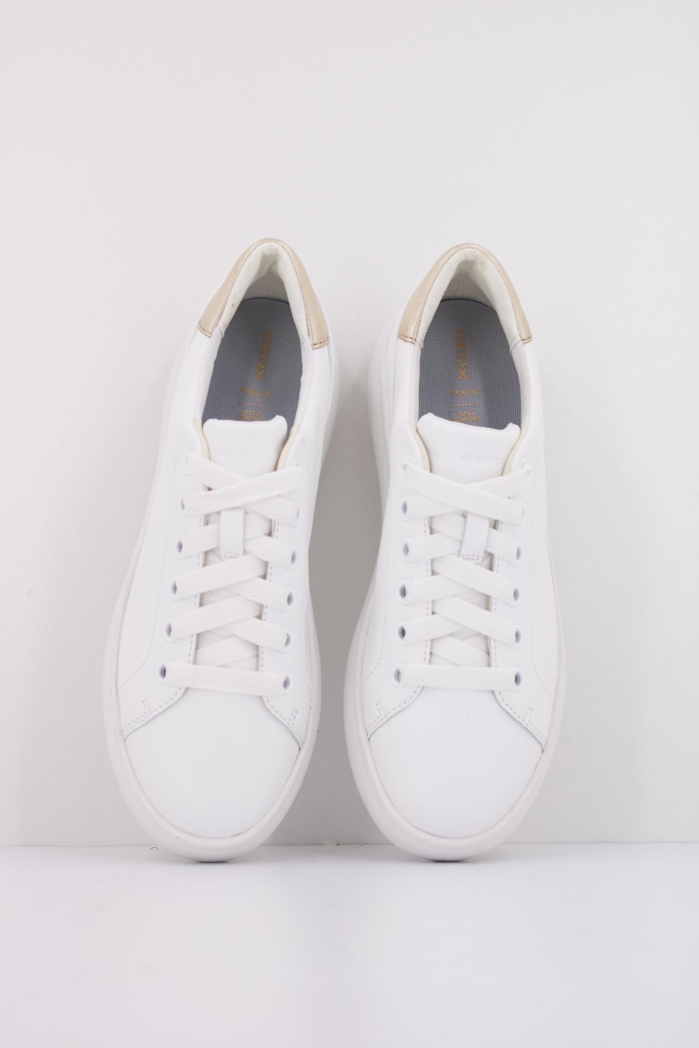 GEOX D SPHERICA EC. en color BLANCO (3)