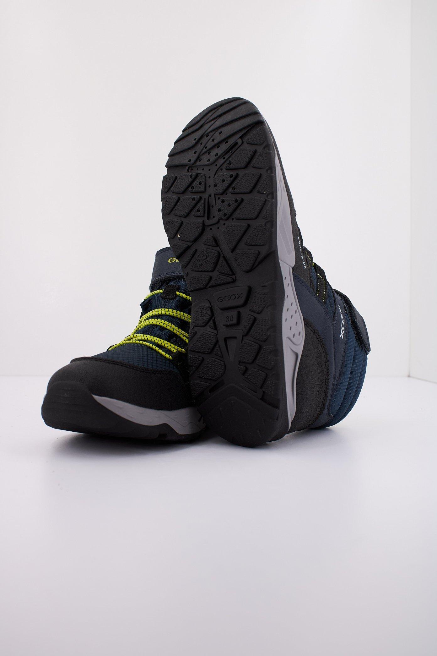 GEOX J SENTIERO BOY B ABX en color AZUL (5)