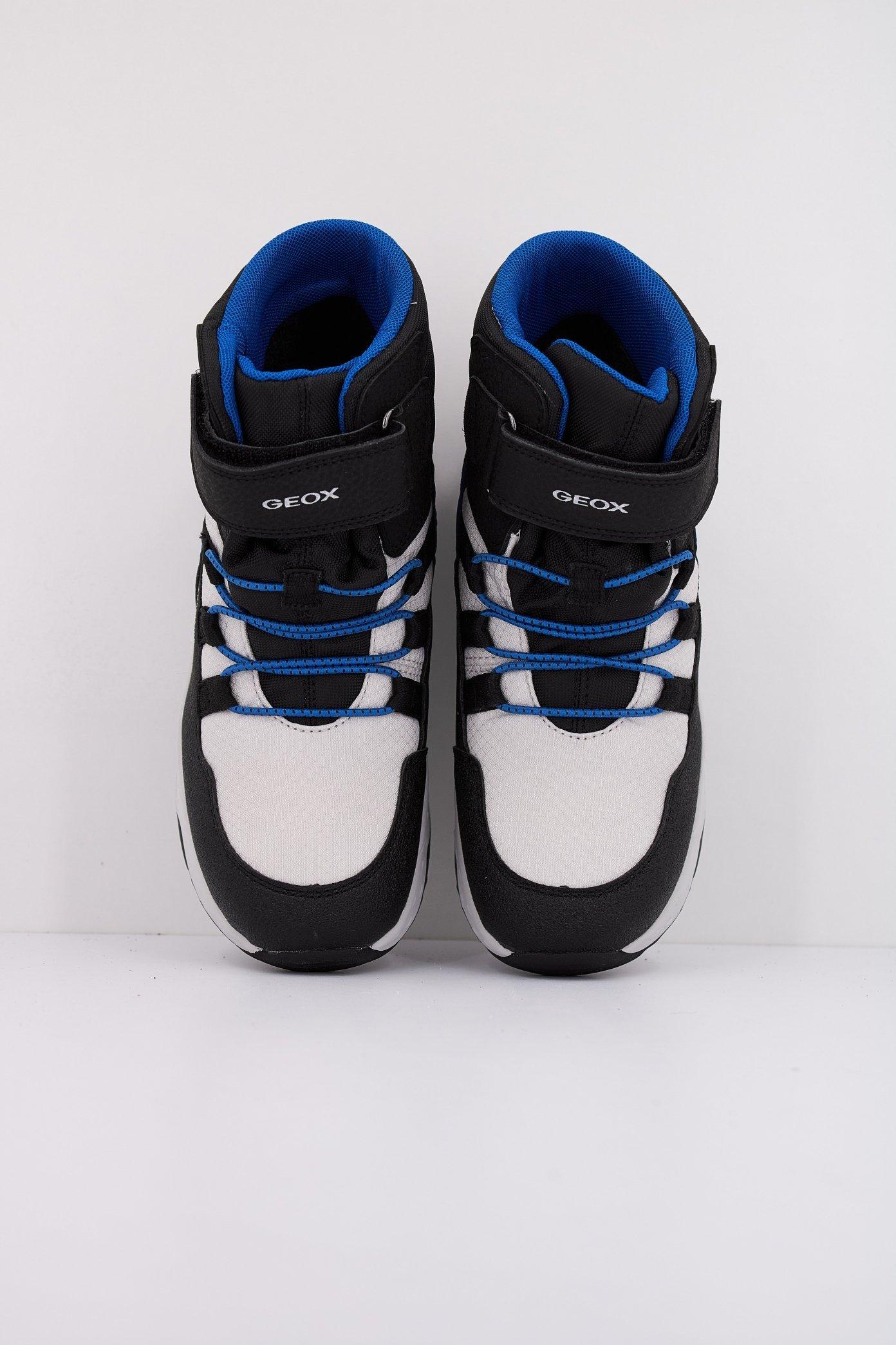 GEOX J SENTIERO BOY B ABX en color NEGRO (3)