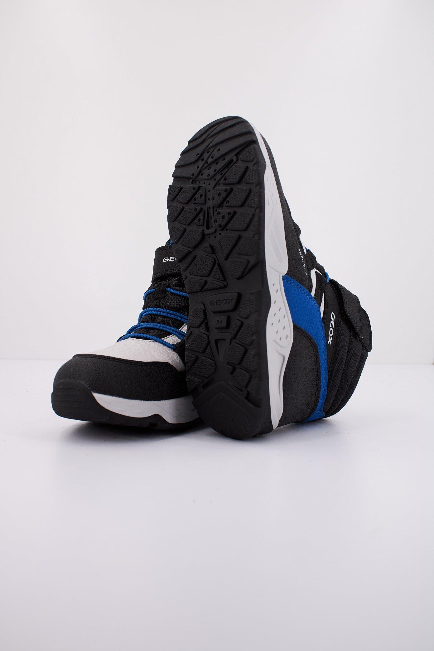 GEOX J SENTIERO BOY B ABX en color NEGRO (5)