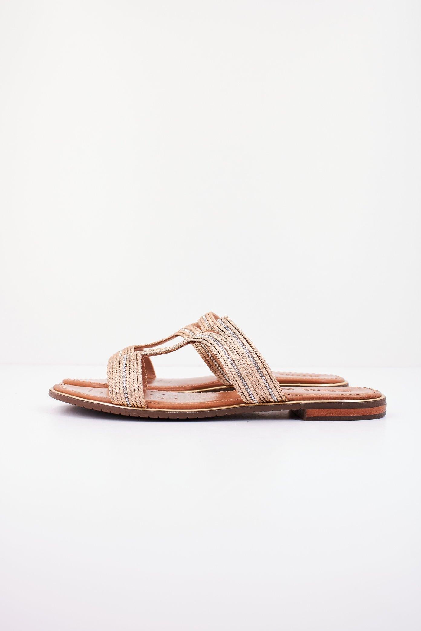 GEOX D SOZY PLUS D en color ORO (1)