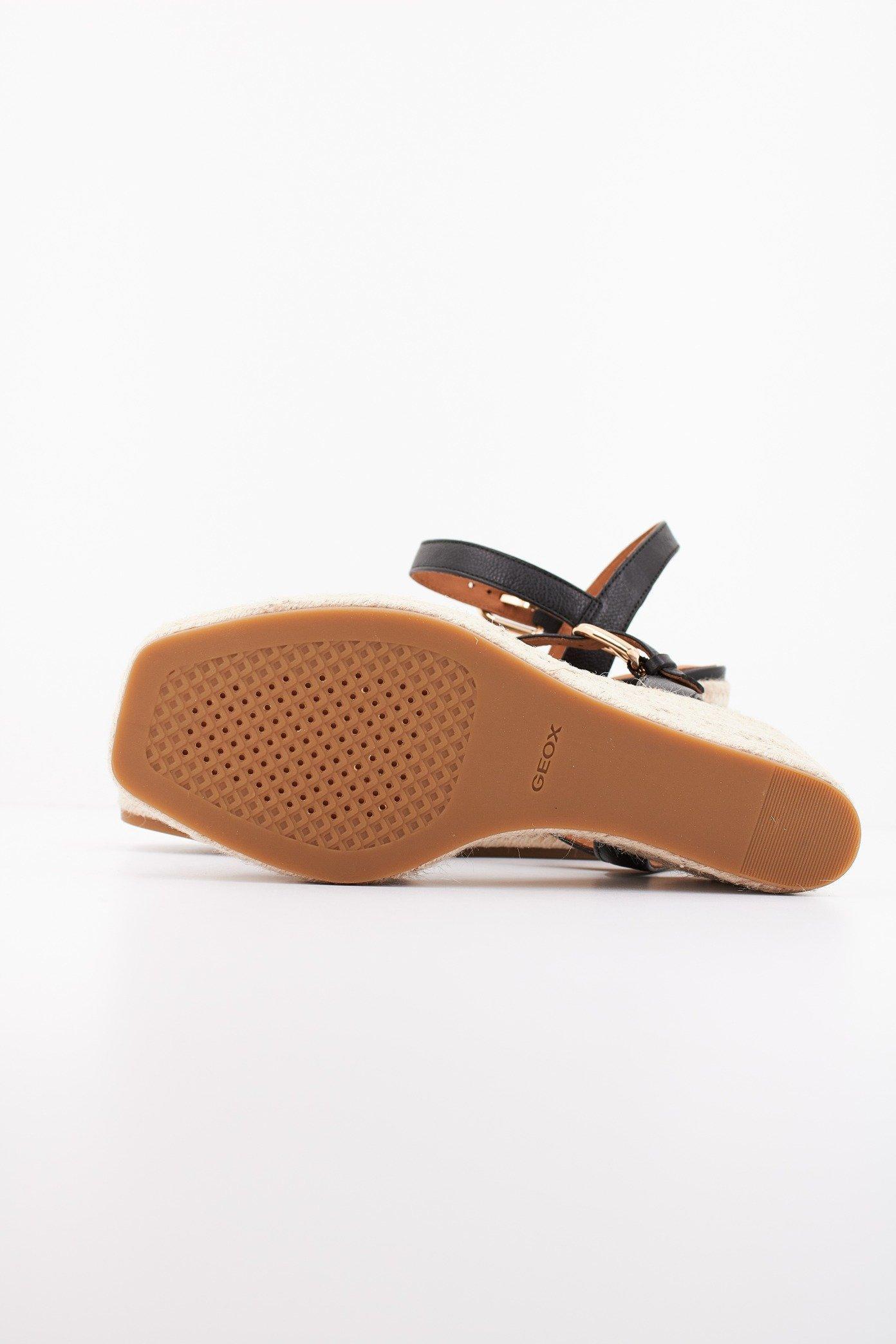 GEOX D PANARES C - TUMB.LEA en color NEGRO (4)