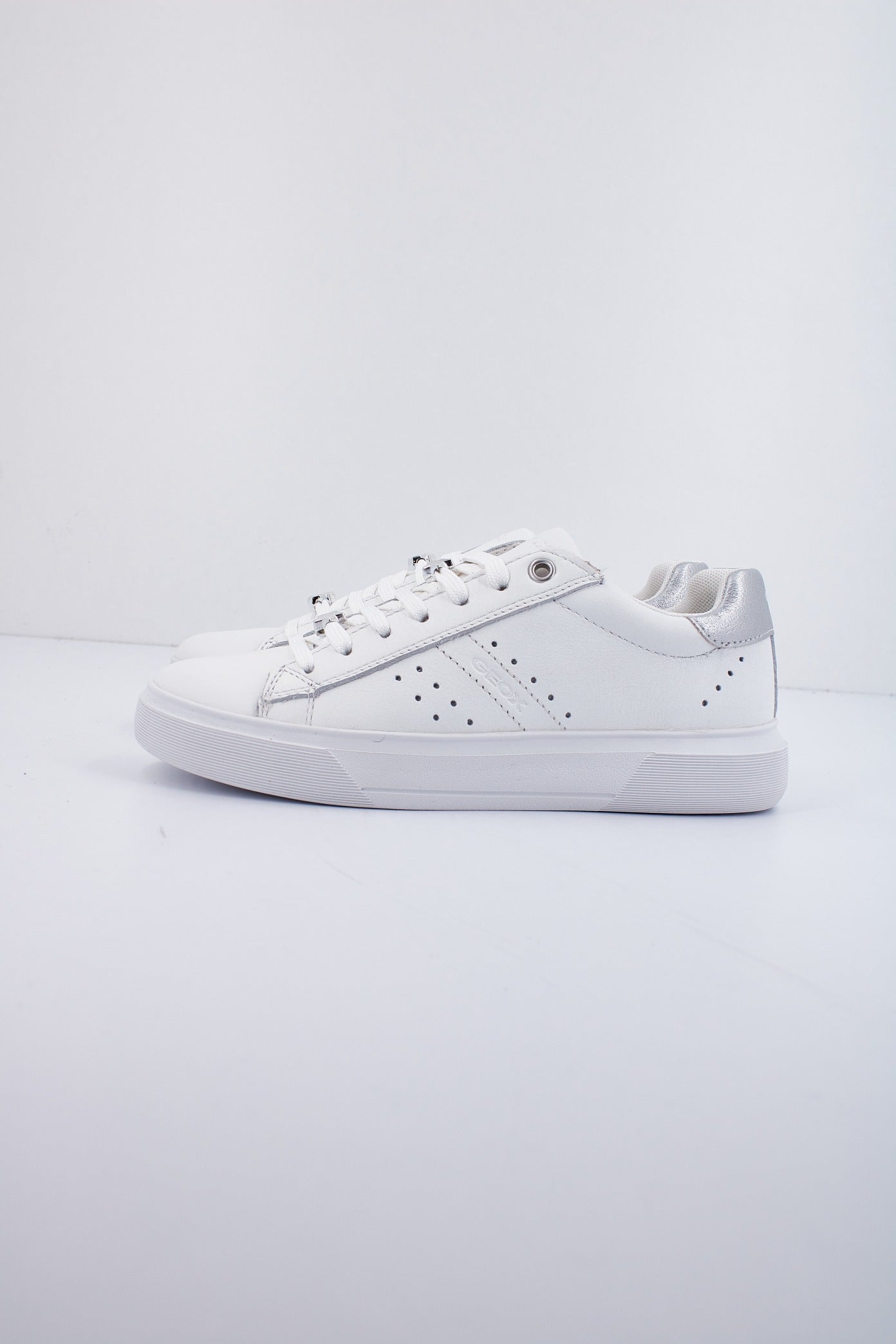 GEOX J NETTUNO G. B en color BLANCO (1)