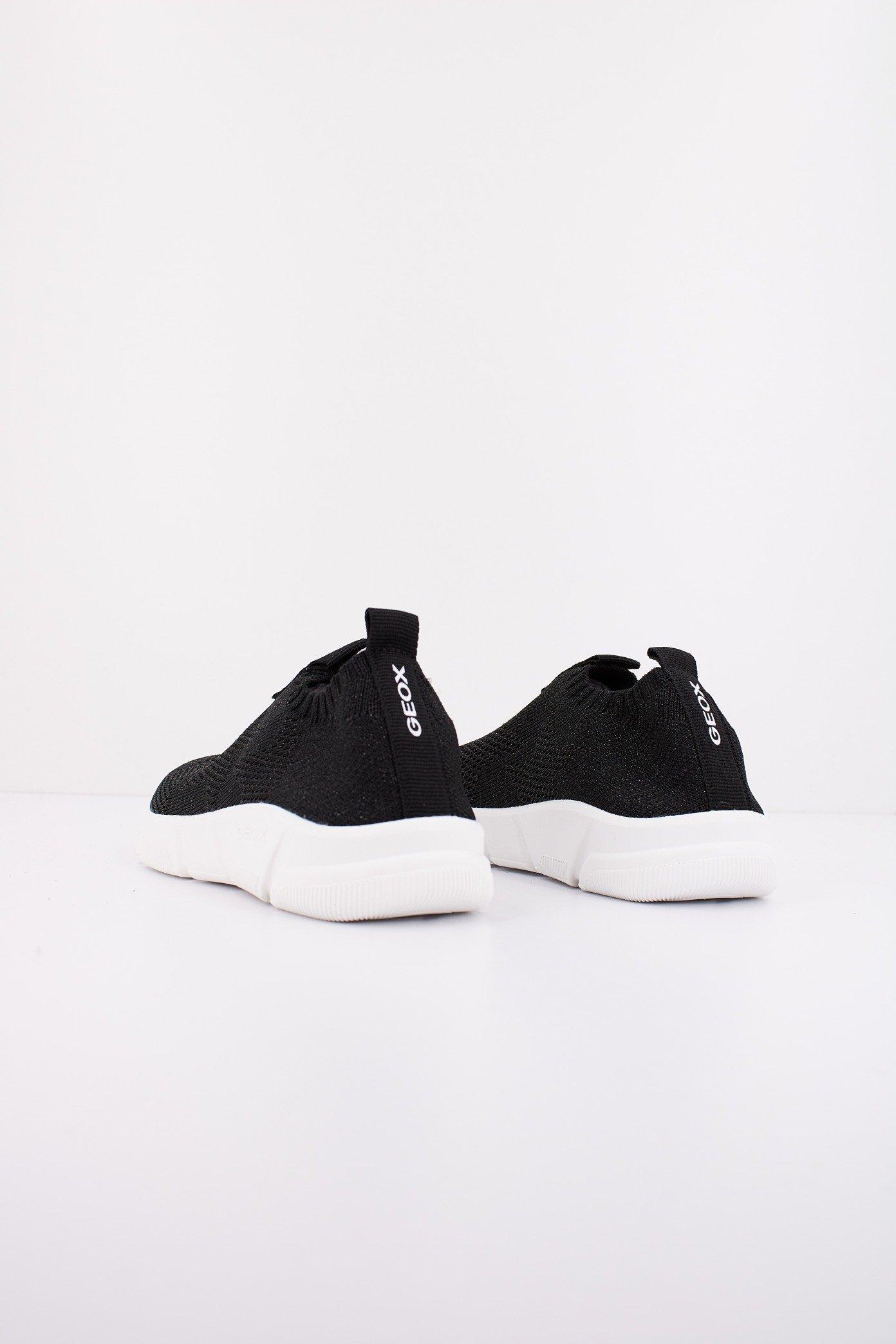 GEOX J ARIL GIRL en color NEGRO (3)