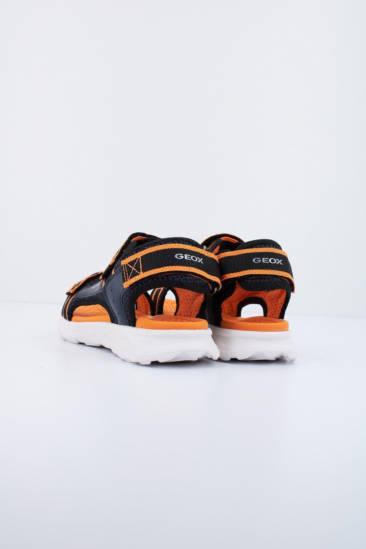 GEOX J SANDAL AIRADYUM B en color NEGRO (3)