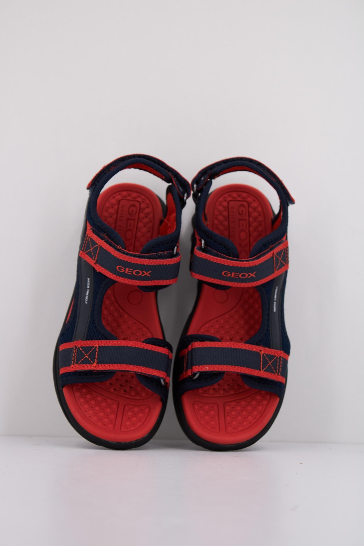 GEOX J SANDAL AIRADYUM B en color AZUL (3)