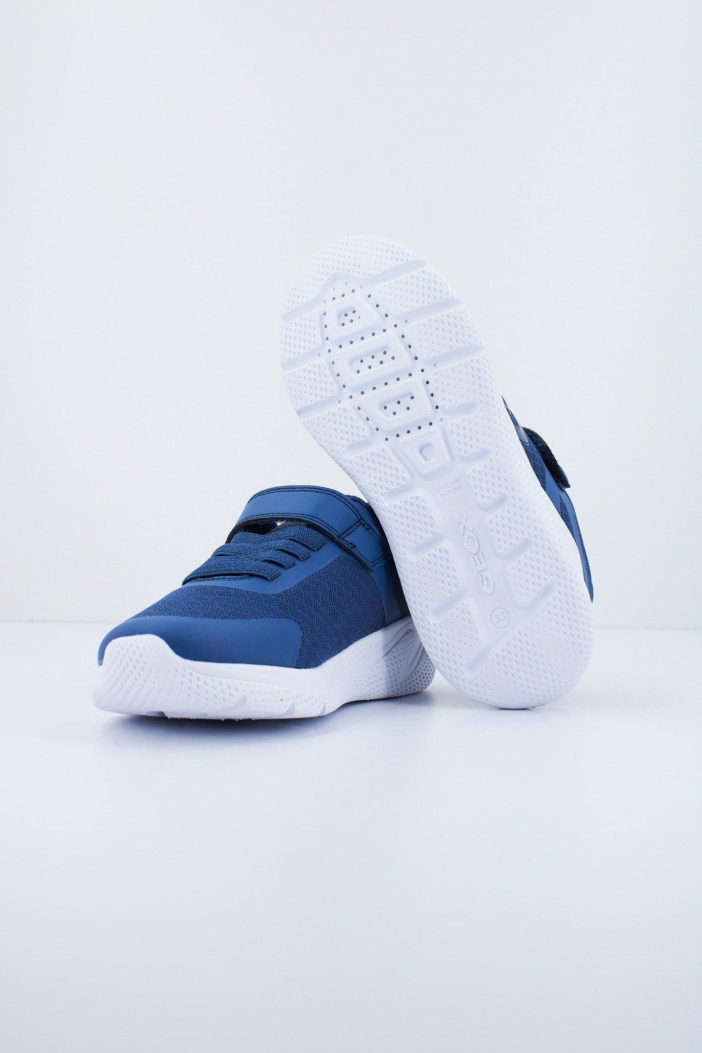 GEOX J SPRINTYE B. A en color AZUL (4)