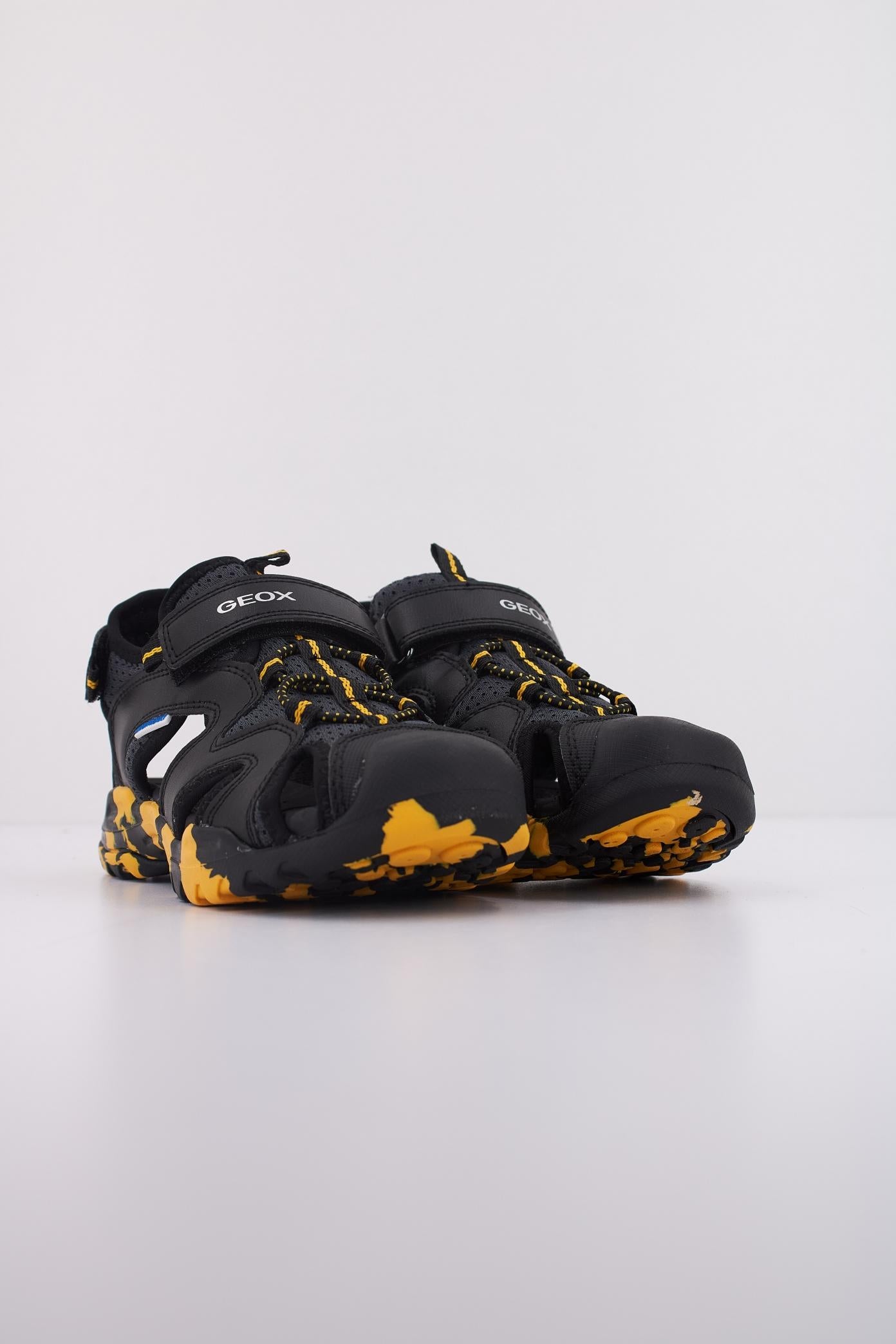 GEOX J BOREALIS B en color NEGRO (2)