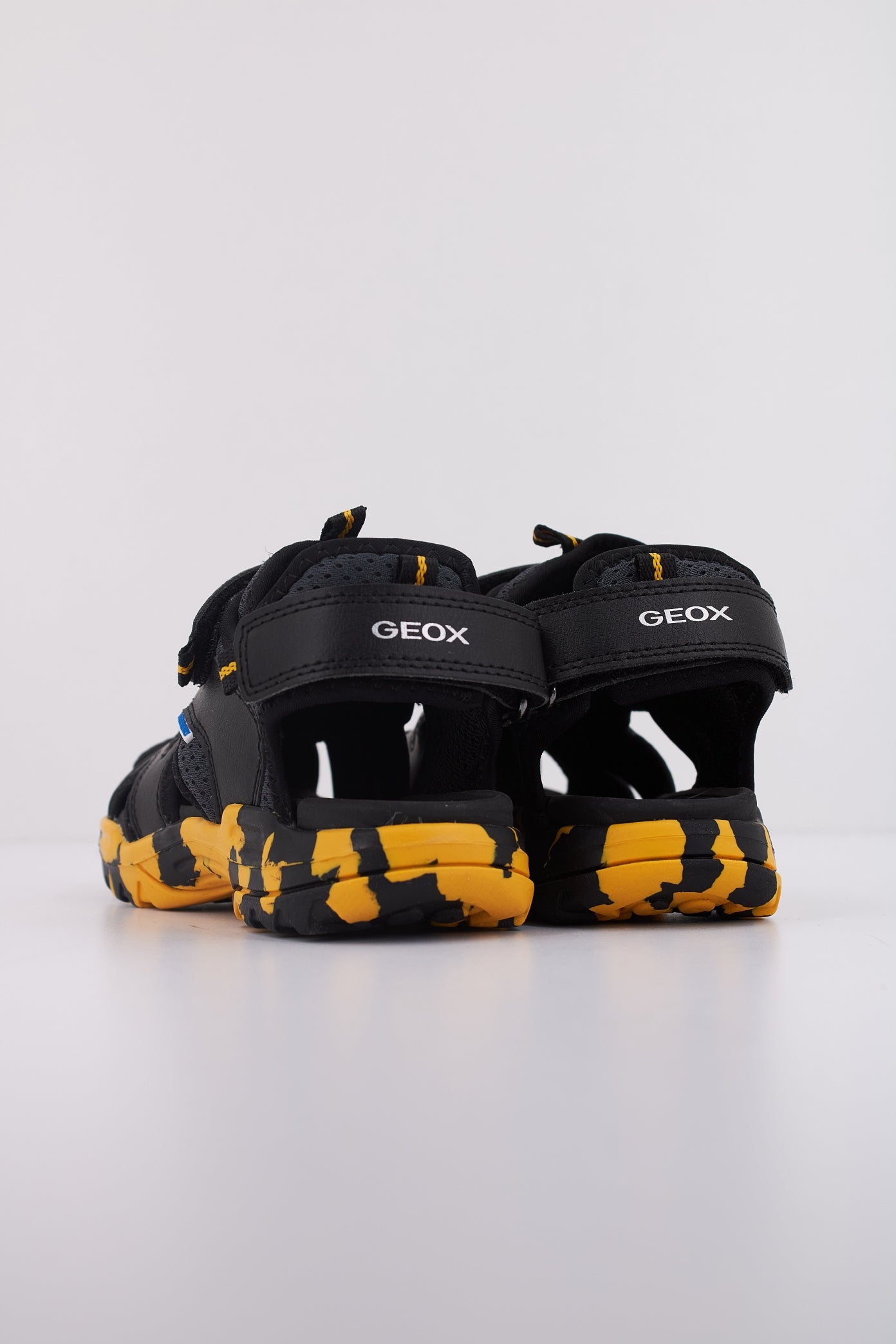 GEOX J BOREALIS B en color NEGRO (4)