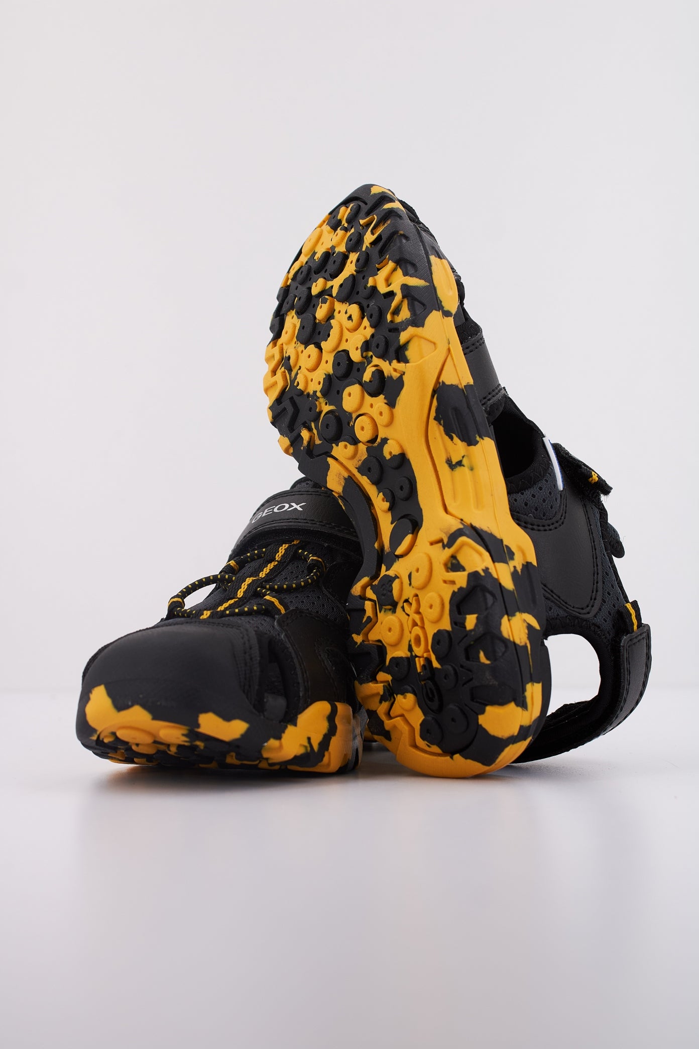GEOX J BOREALIS B en color NEGRO (5)