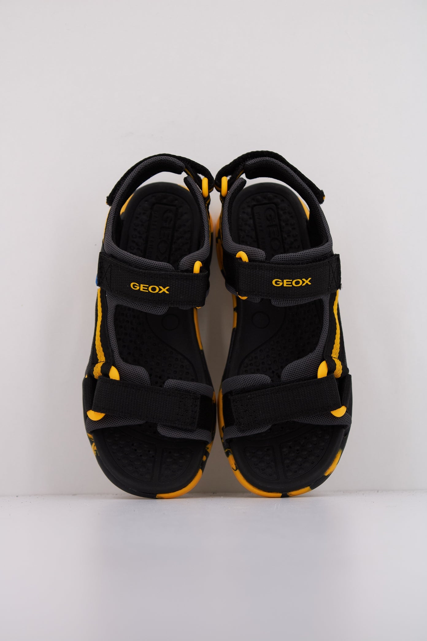 GEOX J BOREALIS B en color NEGRO (3)