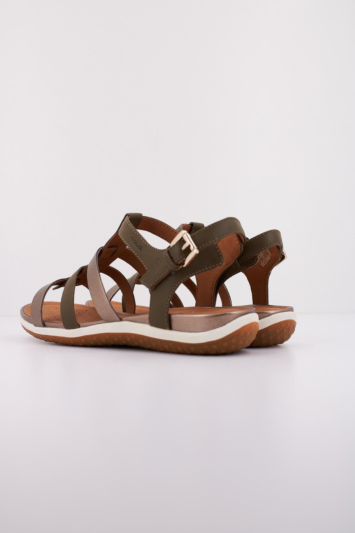 GEOX D SANDAL VEGA en color VERDE (4)