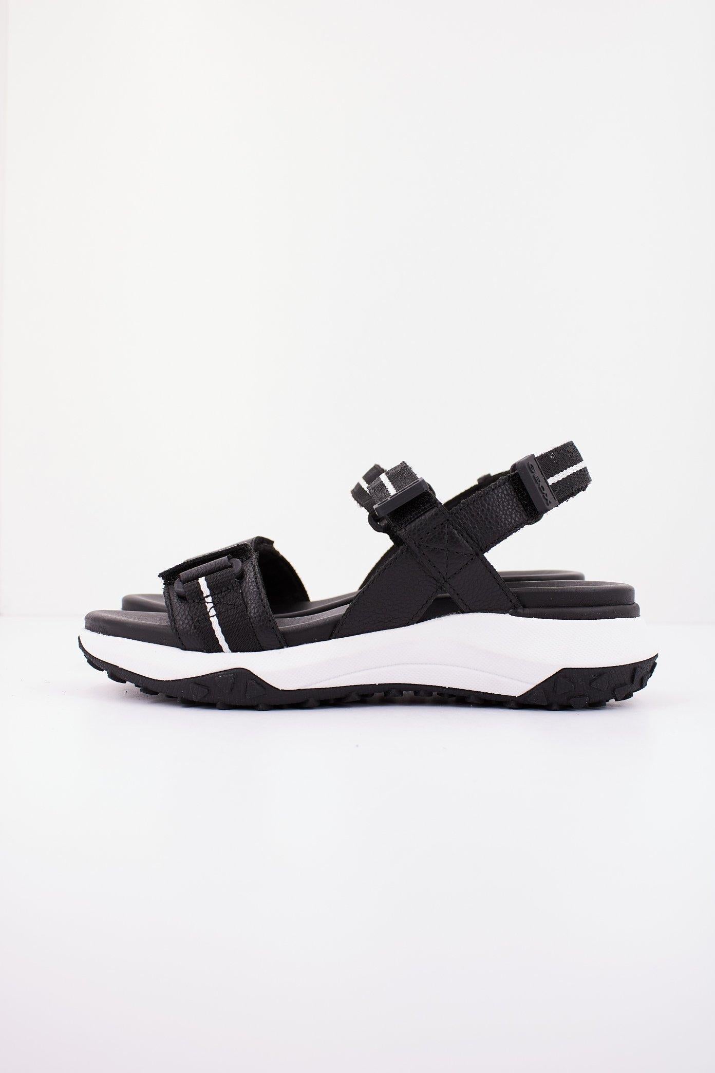 GEOX D SORAPIS + GRIP B en color NEGRO (1)